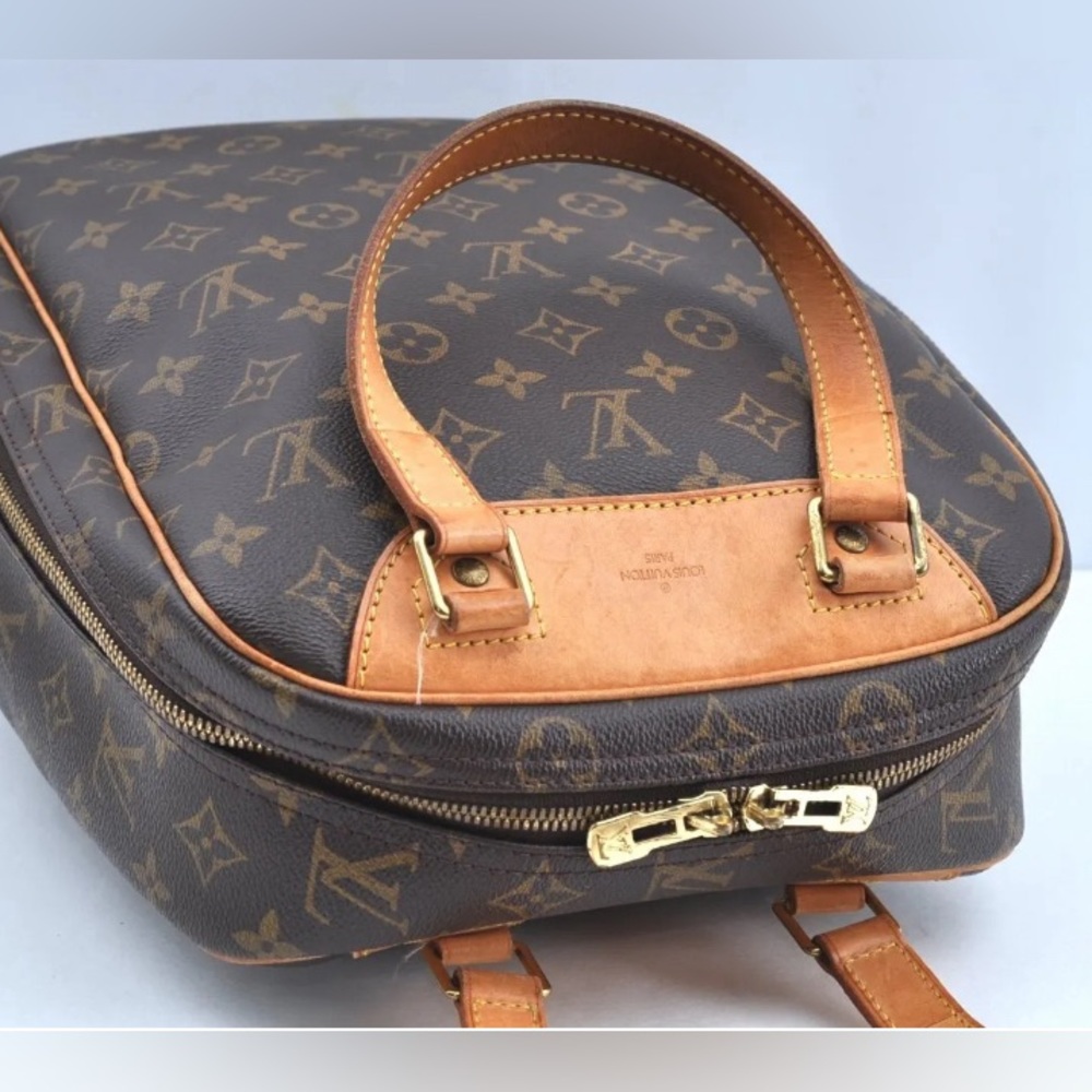 Auth LOUIS VUITTON Excursion Monogram Handbag Monogram Canvas - Picture 3 of 8